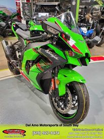 2024 Kawasaki ZX1002LRFAL-GN1  in a LIME GREEN/EBONY exterior color. Del Amo Motorsports of South Bay (619) 547-1937 delamomotorsports.com 