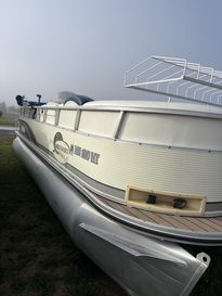 Used 2000 LOWE JAMACIAN 220 