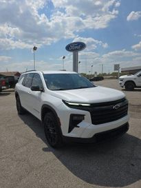 Used 2024 Chevrolet Traverse LT