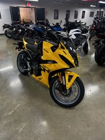 2024 Suzuki GSX-8R 