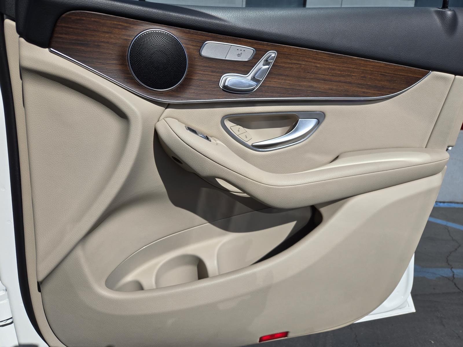 2022 Mercedes-Benz GLC GLC300 - Photo 30