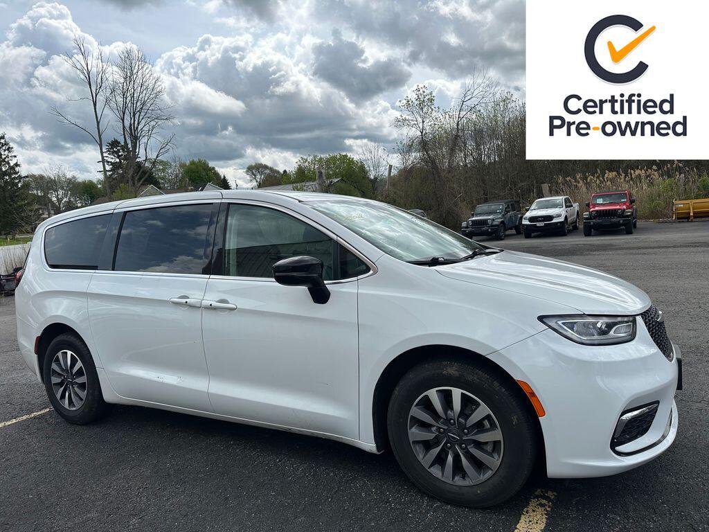2024 Chrysler Pacifica Hybrid Select PHEV's photo
