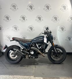 2024 Ducati SCRAMBLER NIGHTSHIFT in a NIGHTSHIFT exterior color. BMW Motorcycles of New Orleans 504-595-6776 motojulia.com 