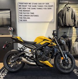 2025 Triumph Street Triple 765 RS - COSMIC YELLOW