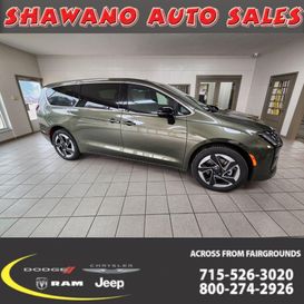 New 2027 Chrysler Pacifica Limited Awd