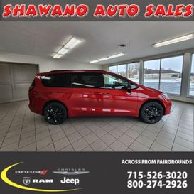 New 2026 Chrysler Pacifica Limited Awd