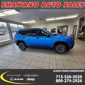 New 2026 Jeep Cherokee Laredo 4x4