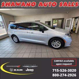 Used 2024 Chrysler Pacifica Touring L