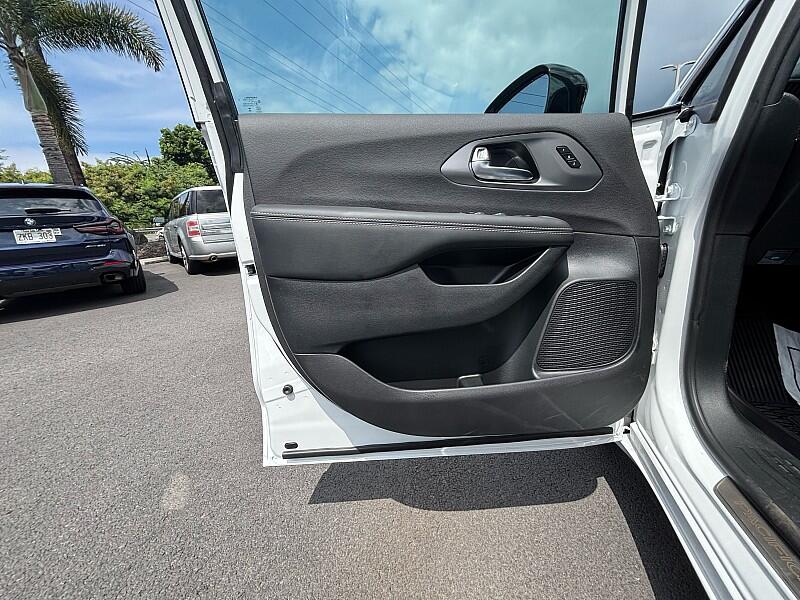 2025 Chrysler Pacifica Select - Photo 9