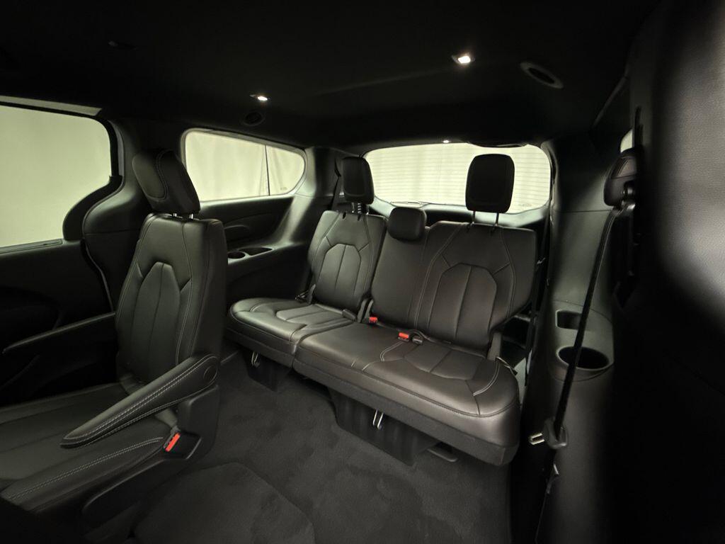 2026 Chrysler Pacifica Select - Photo 15