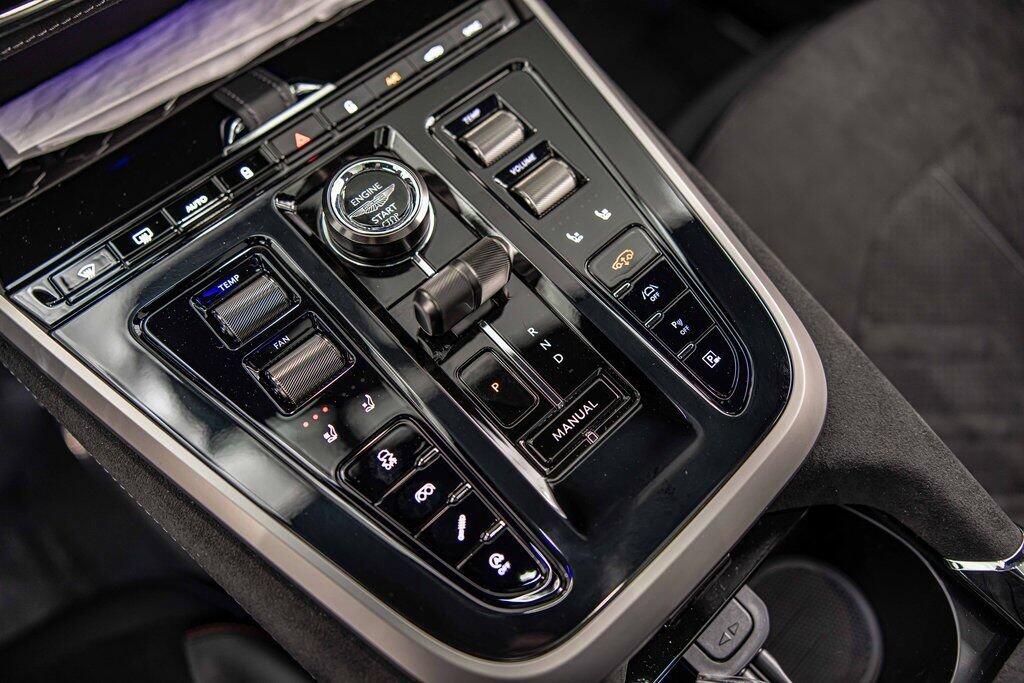 2026 Aston Martin DBX S - Photo 32
