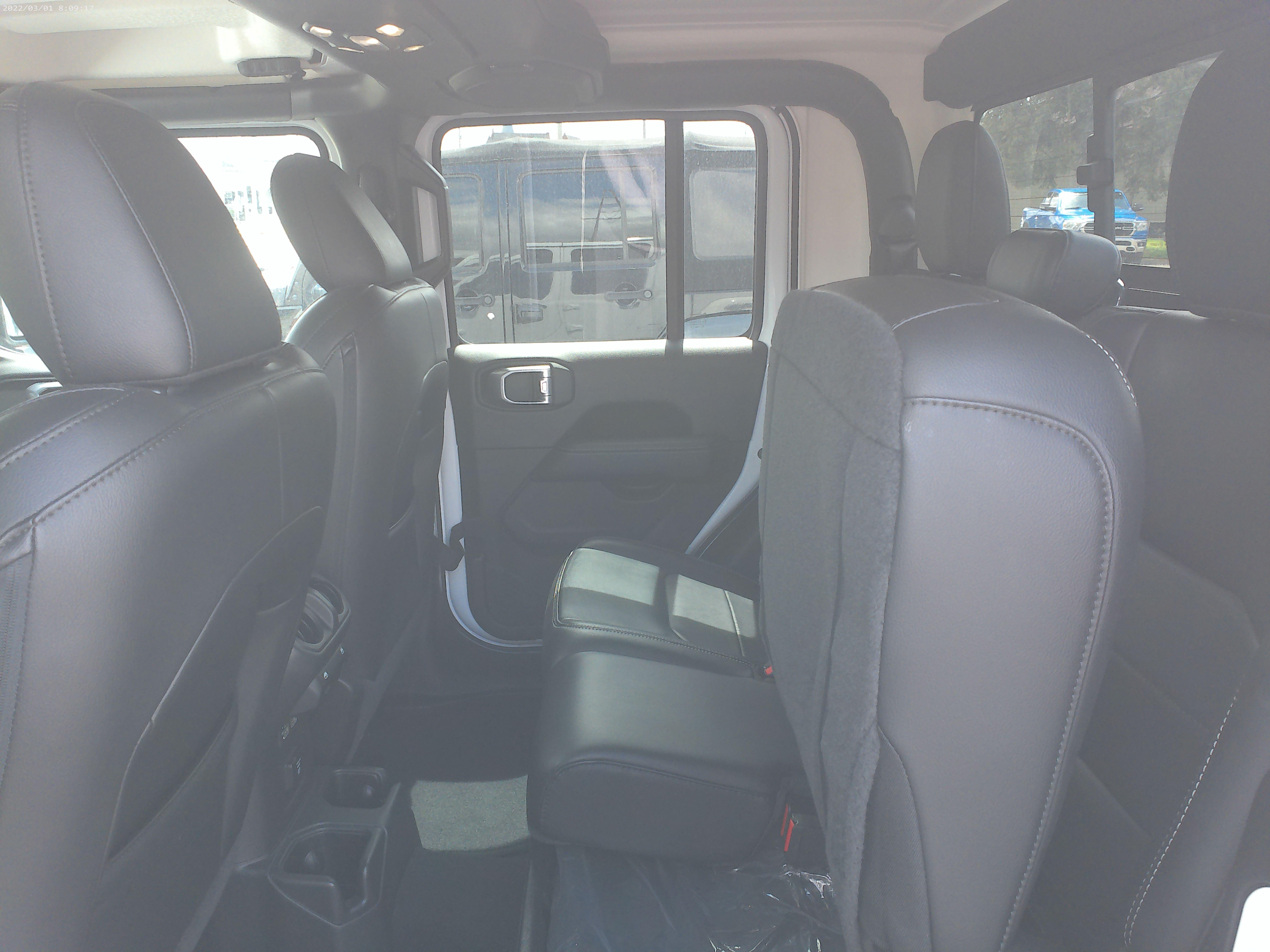Used 2022 Jeep Gladiator Overland with VIN 1C6HJTFG9NL102058 for sale in Connersville, IN