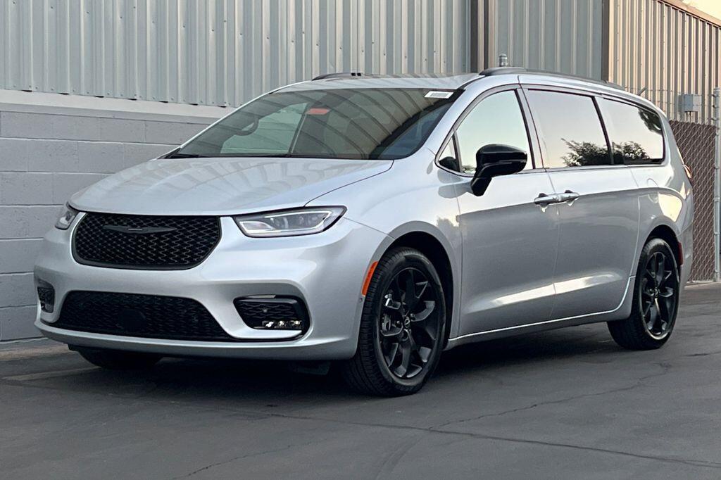2026 Chrysler Pacifica Limited - Photo 8