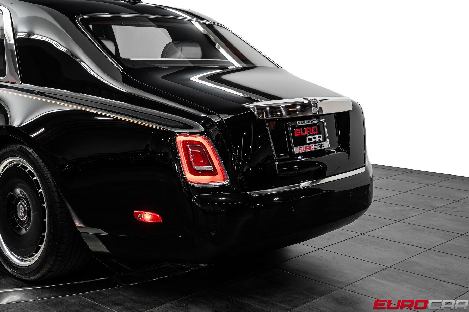 2023 Rolls-Royce Phantom EWB *CASCADE GOLD PASSENGER FASCIA*Image 18