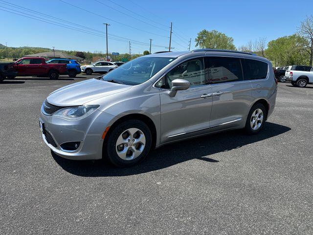 2017 Chrysler Pacifica Touring-L Plus's photo