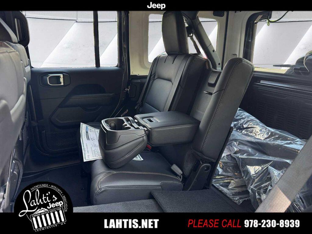 2025 Jeep Wrangler 4-Door Sahara - Photo 16