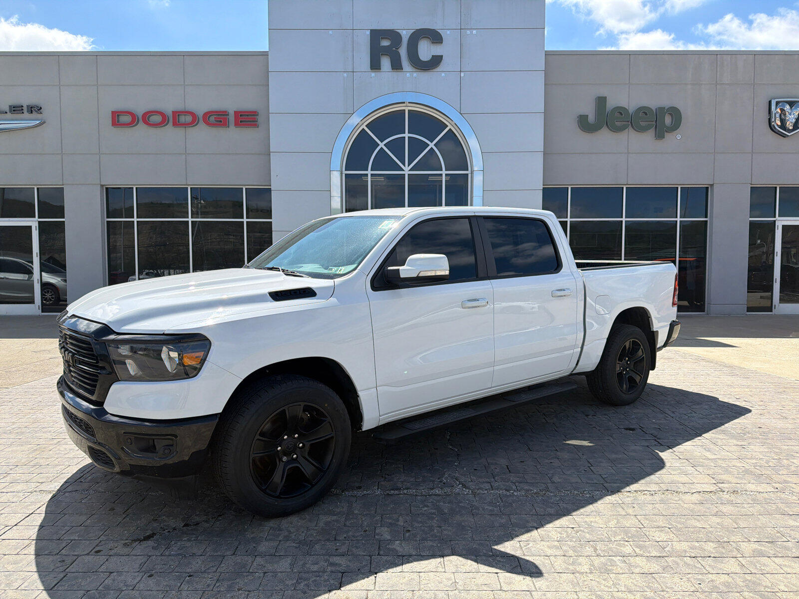 2020 RAM 1500 Big Horn/Lone Star 4x4 Crew Cab 5'7's photo