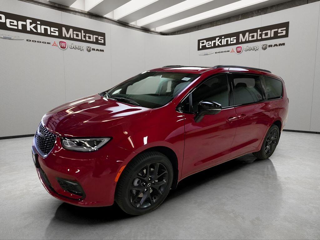 2026 Chrysler Pacifica Limited AWD's photo