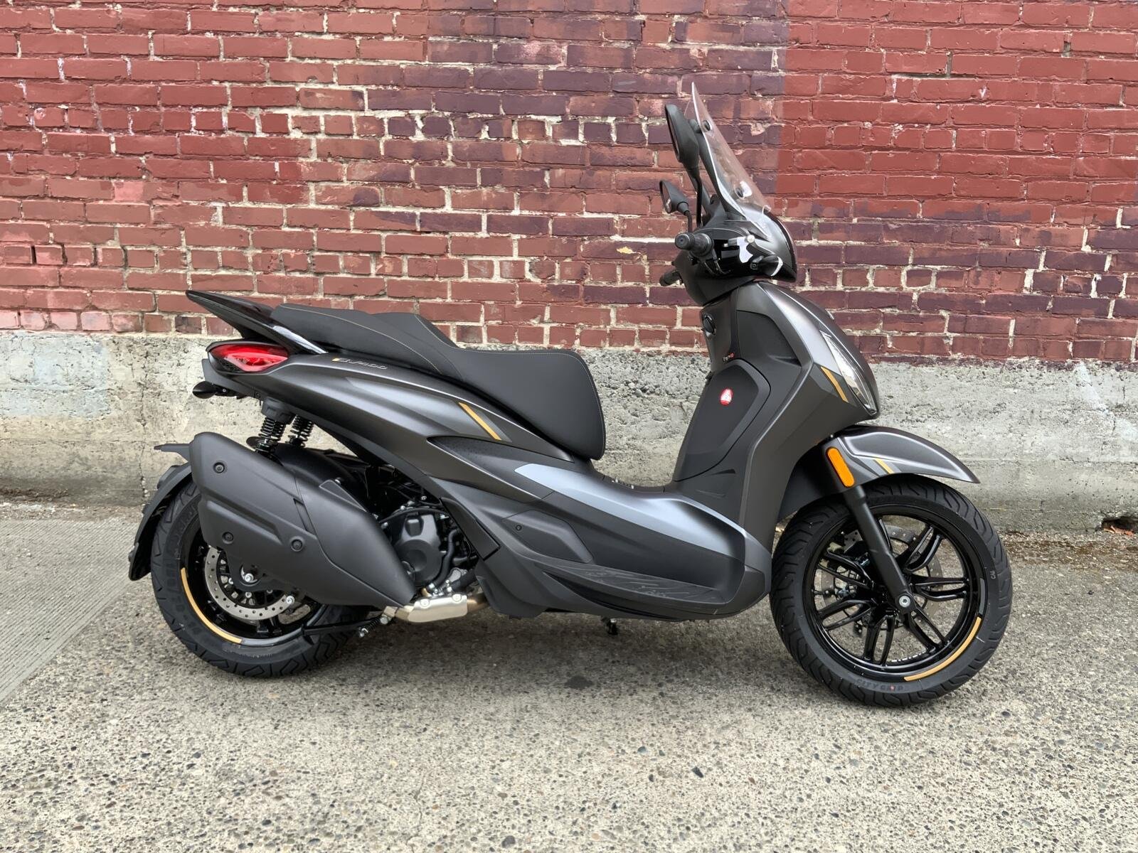 2027 PIAGGIO BV 400 25TH ANNIVERSARY