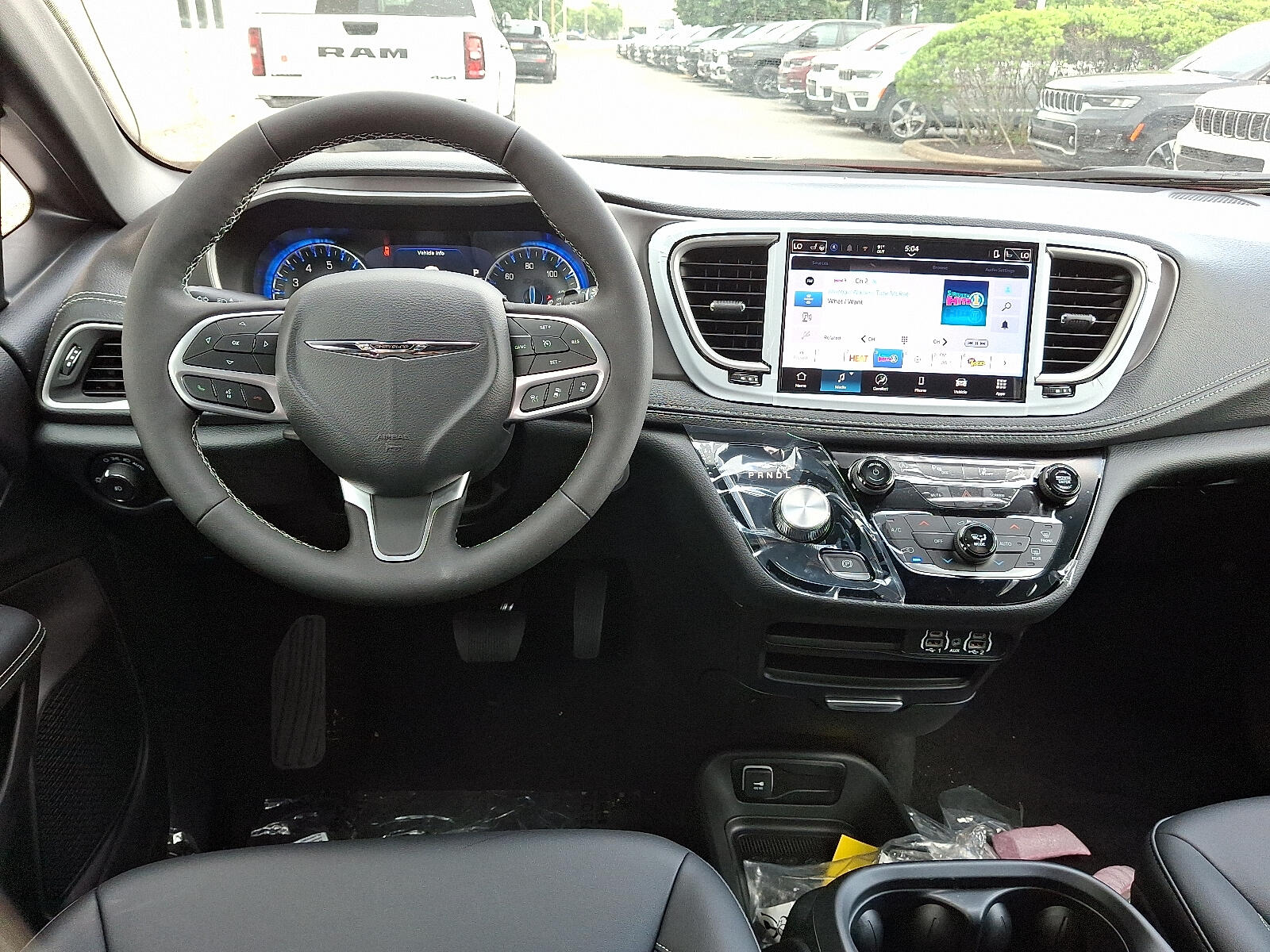 2025 Chrysler Pacifica Select - Photo 8