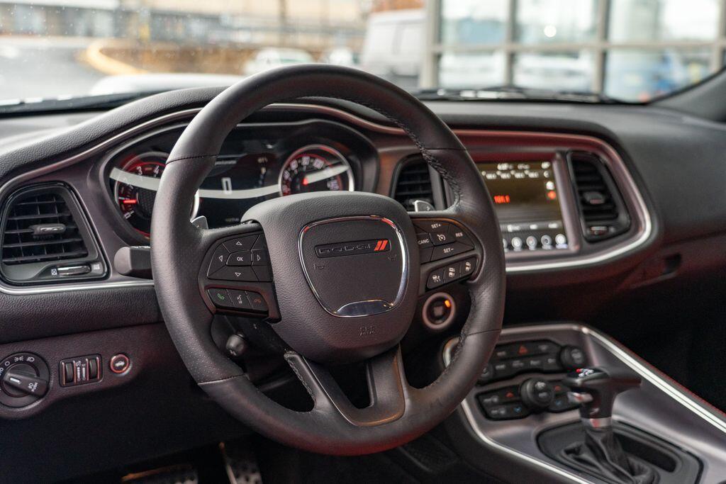 2017 Dodge Challenger R/T Plus photo 16