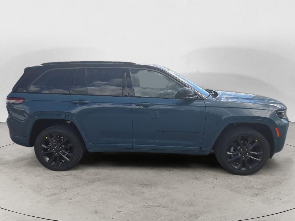 2026 Jeep Grand Cherokee Limited Reserve 4x4's photo
