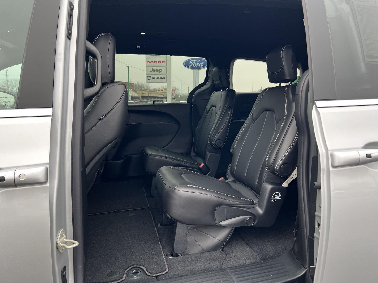 2026 Chrysler Voyager LX - Photo 34