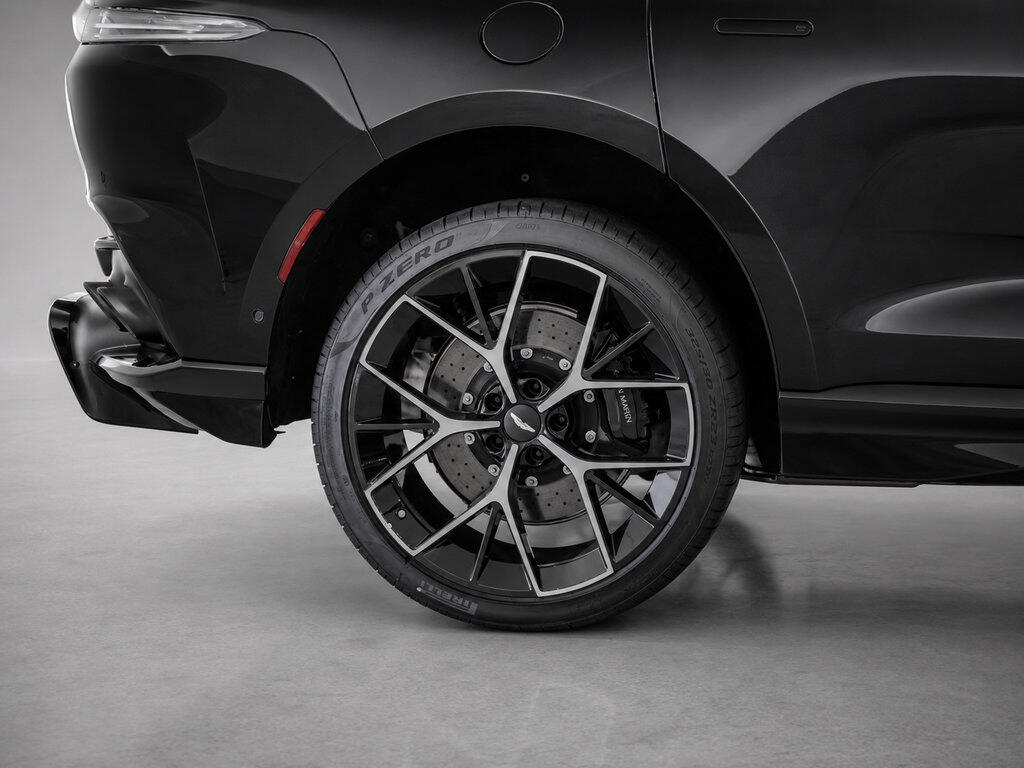2026 Aston Martin DBX 707 - Photo 10