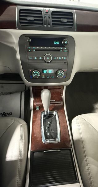 Used 2010 Buick Lucerne CXLImage 27
