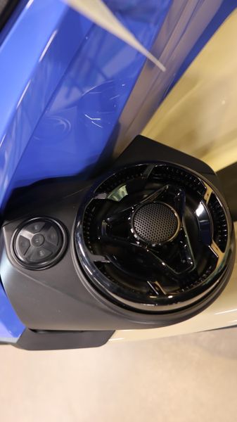 2025 SEADOO WAKE PRO 230 WITH SOUND SYSTEM IDF SAND AND DAZZLING BLUE Image 5