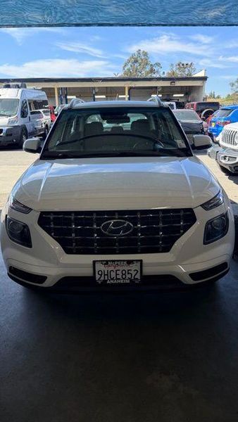 Used 2023 Hyundai Venue SELImage 1