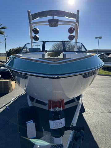 2024 MALIBU WAKESETTER 25 LSV METALLIC GREEN  WHITE  in a GREEN/WHITE exterior color. Family PowerSports (877) 886-1997 familypowersports.com 