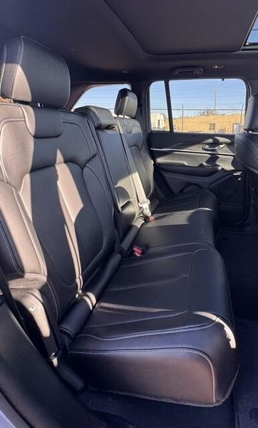 New 2025 Jeep Grand Cherokee Limited 4x4Image 15