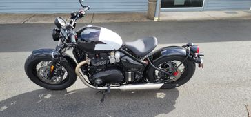 2024 Triumph Bonneville Bobber Sapphire Purple / Silver Purple 