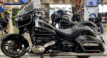 2022 BMW R 1800 B  in a BLACK exterior color. BMW Motorcycles of Omaha 402-861-8488 bmwomaha.com 