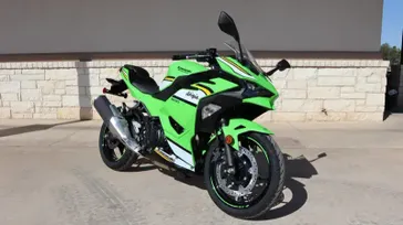 2025 KAWASAKI NINJA 500 KRT EDITION LIME GREEN AND EBONY AND PEARL BLIZZARD WHITE