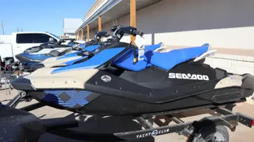 2025 SEADOO SPARK TRIXX FOR 3 WITH SOUND SYSTEM SAND AND DAZZLING BLUE 