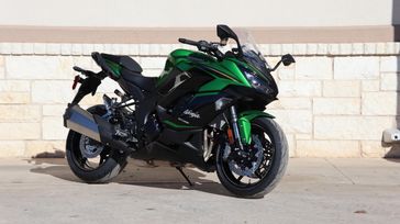 2025 KAWASAKI NINJA 1100SX SE EMERALD BLAZED GREEN AND METALLIC DIABLO BLACK 