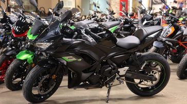 2025 KAWASAKI NINJA 650 METALLIC SPARK BLACK AND METALLIC FLAT SPARK BLACK