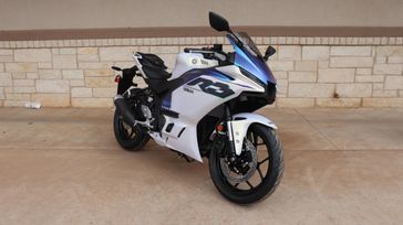 2025 YAMAHA YZFR3 ABS LUNAR WHITE AND NEBULA BLUE 