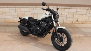 2025 HONDA REBEL 500 ABS PEARL BEIGE 