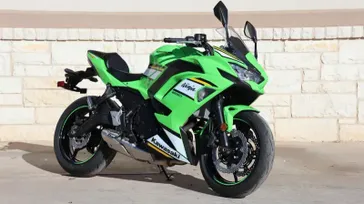 2025 KAWASAKI NINJA 650 KRT EDITION ABS LIME GREEN AND EBONY AND PEARL BLIZZARD WHITE