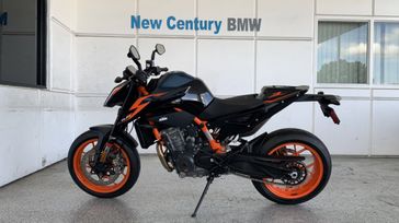 2023 KTM 890 DUKE R  in a ORANGE exterior color. New Century Motorcycles 626-943-4648 newcenturymoto.com 