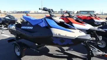 2025 CAN-AM SPARK TRIXX FOR 3 SAND AND DAZZLING BLUE 