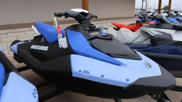 2025 SEADOO SPARK FOR 3 CONVENIENCE PACKAGE WITH SOUND SYSTEM DAZZLING BLUE AND VAPOR BLUE 