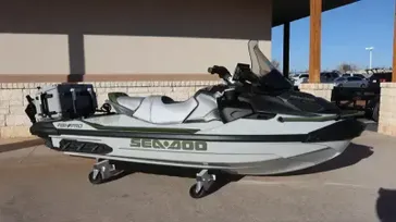 2025 SEADOO FISHPRO APEX 300 WITH SOUND SYSTEM IDF SHARK GREY AND NORI GREEN 