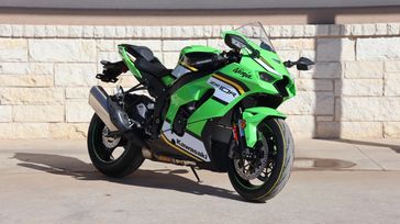 2025 KAWASAKI NINJA ZX10R KRT EDITION LIME GREEN AND EBONY AND PEARL BLIZZARD WHITE