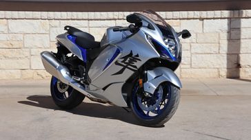 2025 SUZUKI HAYABUSA METALLIC MYSTIC SILVER AND PEARL VIGOR BLUE