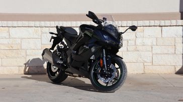 2025 KAWASAKI NINJA 1100SX METALLIC CARBON GRAY AND METALLIC DIABLO BLACK 