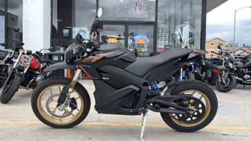2023 Zero DSR  in a Black exterior color. New Century Motorcycles 626-943-4648 newcenturymoto.com 